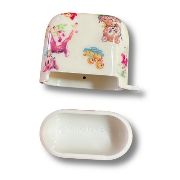 Velvet Caviar Baby Animals AirPod Case NWOB - Picture 2 of 4